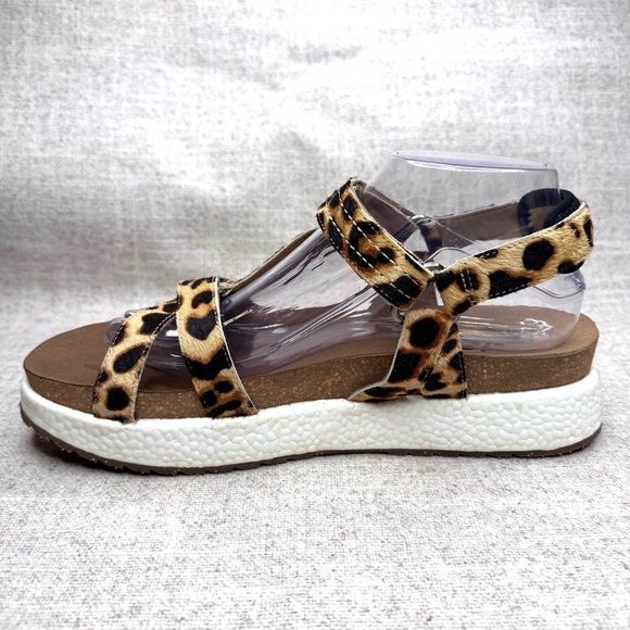 OTBT Springer Calf real fur strappy platform sandals size 10M cheetah print - Picture 2 of 9
